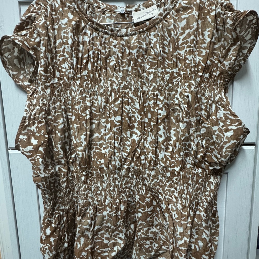 Universal Thread Tan and White Patterned Women's Top